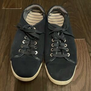 Vionic suede tie-sneakers